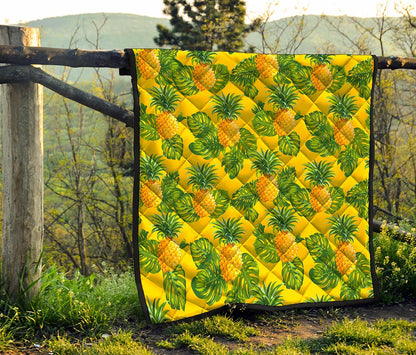 Yellow Tropical Pineapple Pattern Print Quilt