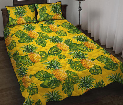 Yellow Tropical Pineapple Pattern Print Quilt Bed Set