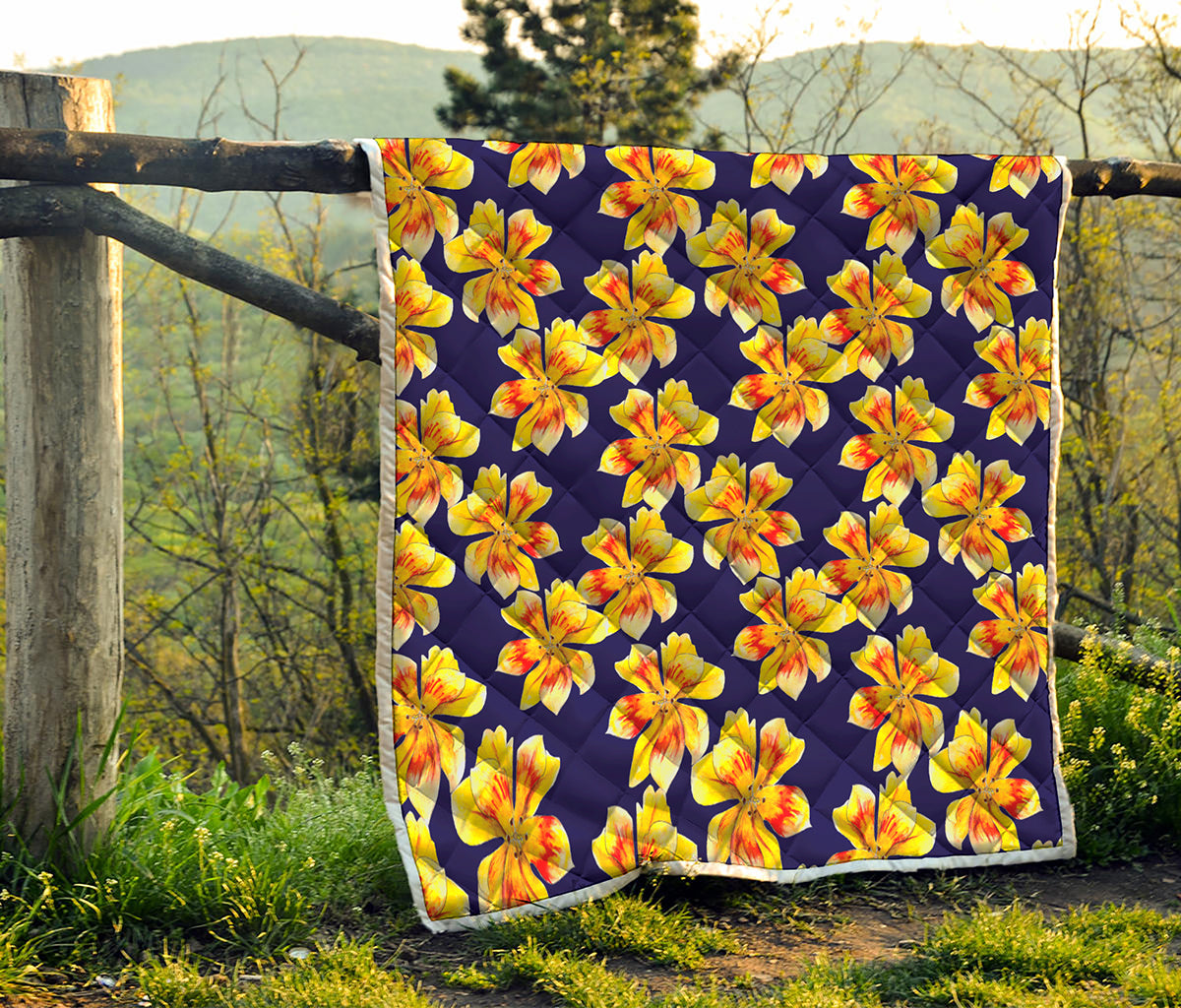 Yellow Watercolor Lily Pattern Print Quilt