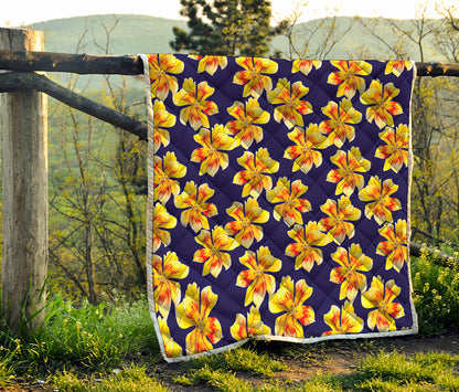 Yellow Watercolor Lily Pattern Print Quilt