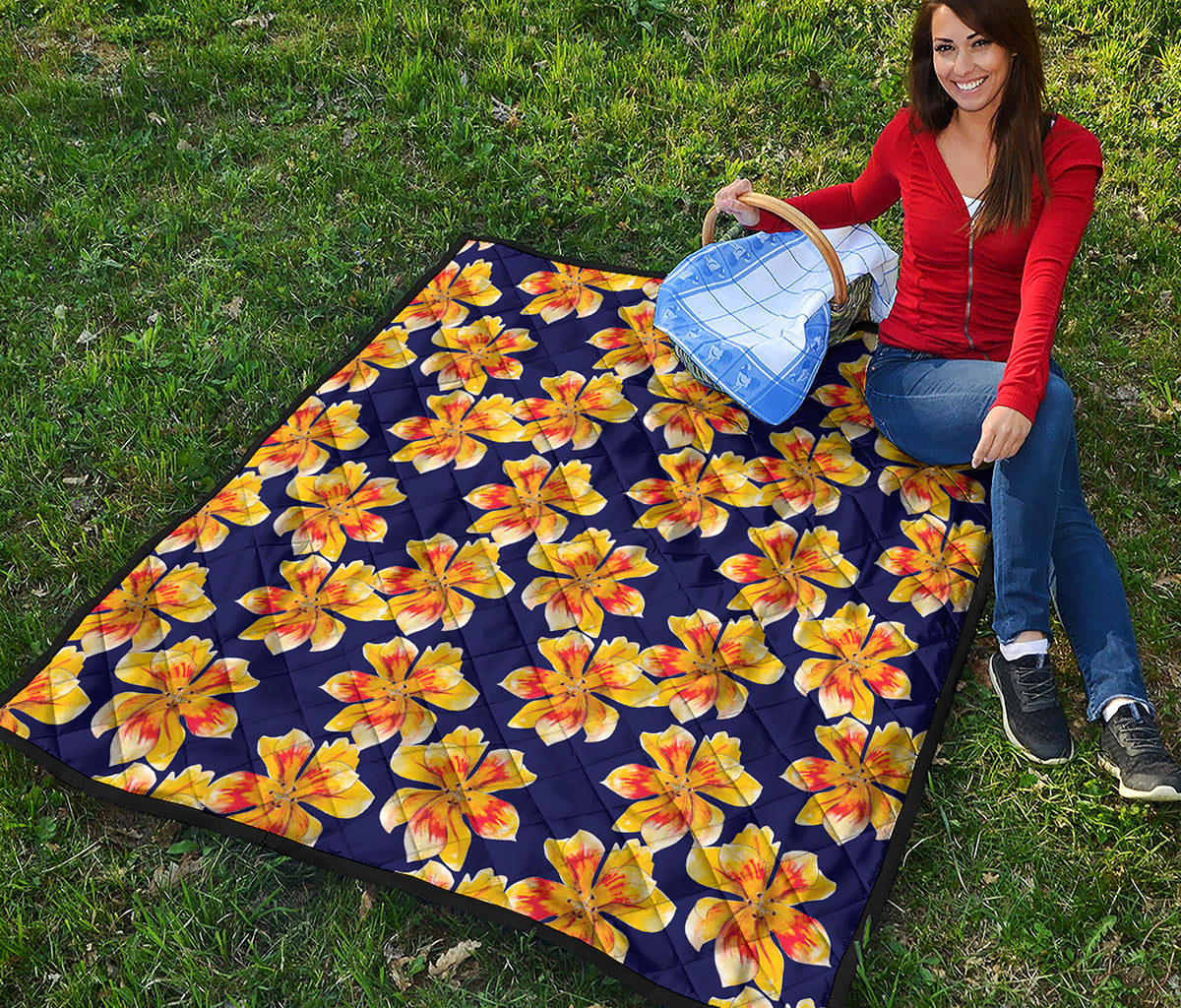 Yellow Watercolor Lily Pattern Print Quilt