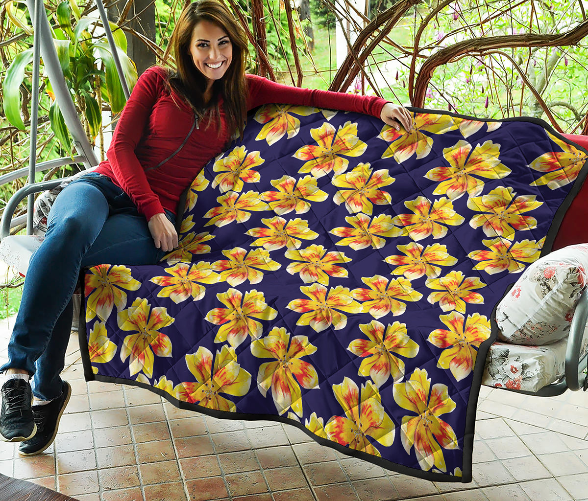 Yellow Watercolor Lily Pattern Print Quilt