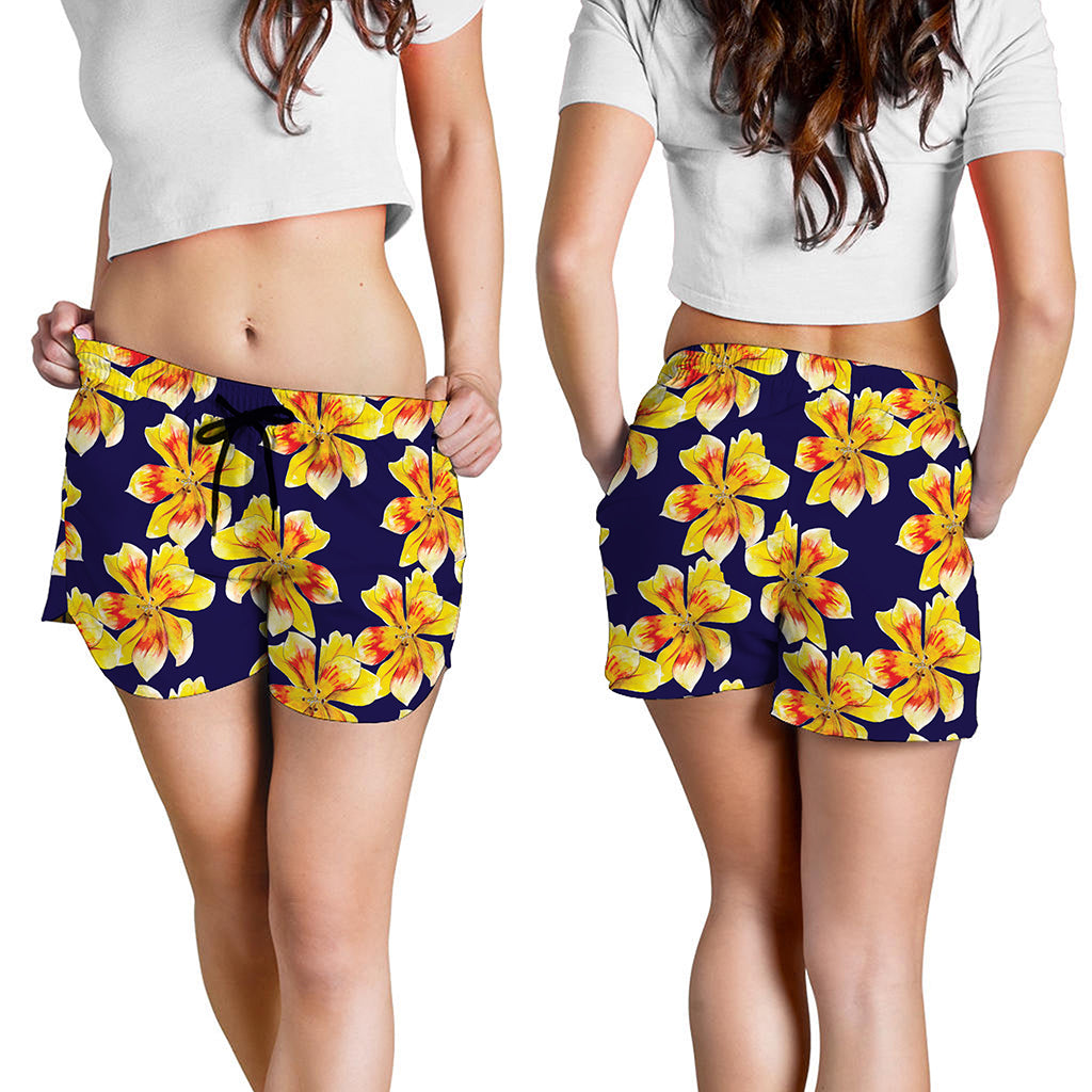 Yellow Watercolor Lily Pattern Print Women's Shorts