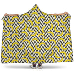 Zigzag Banana Pattern Print Hooded Blanket
