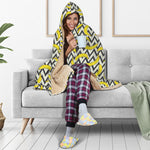 Zigzag Banana Pattern Print Hooded Blanket