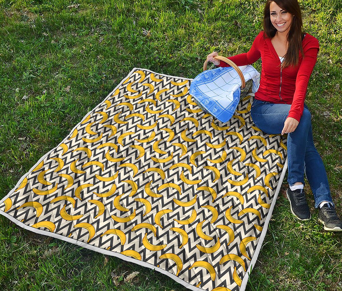Zigzag Banana Pattern Print Quilt