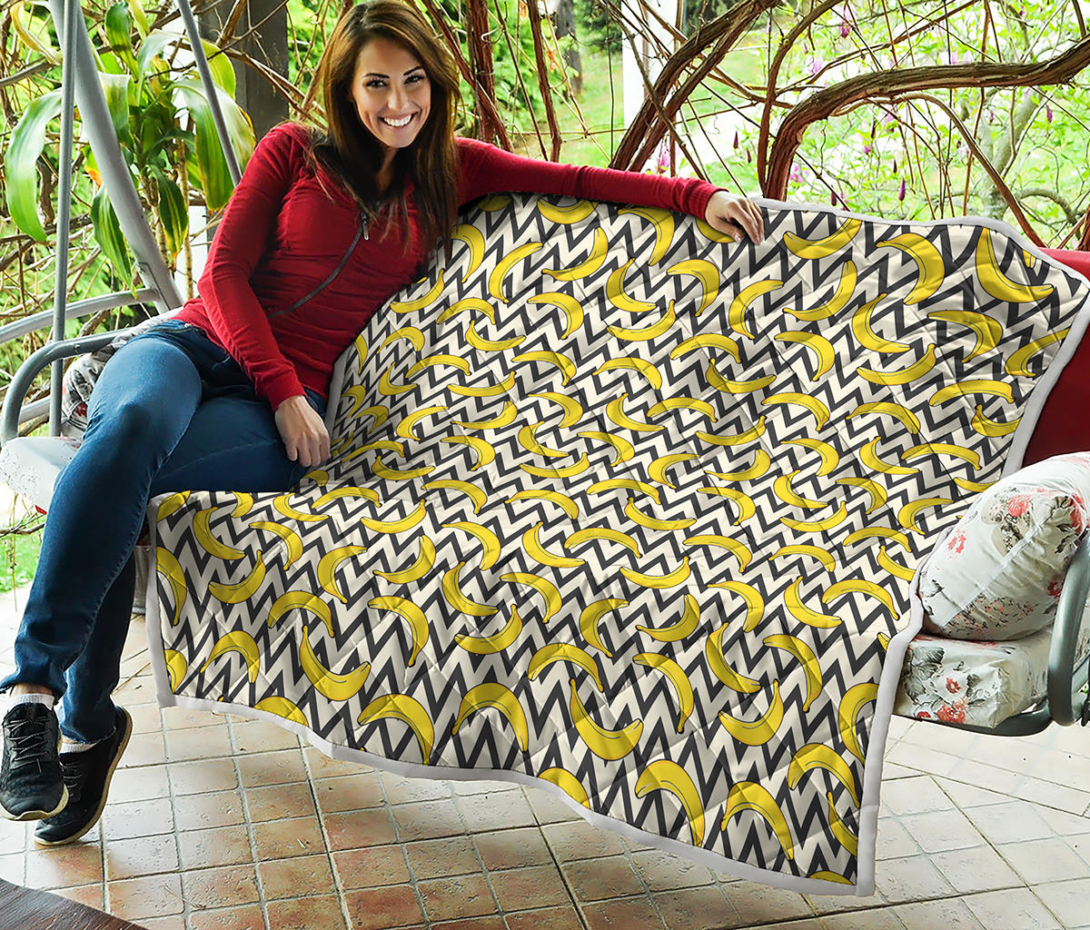 Zigzag Banana Pattern Print Quilt