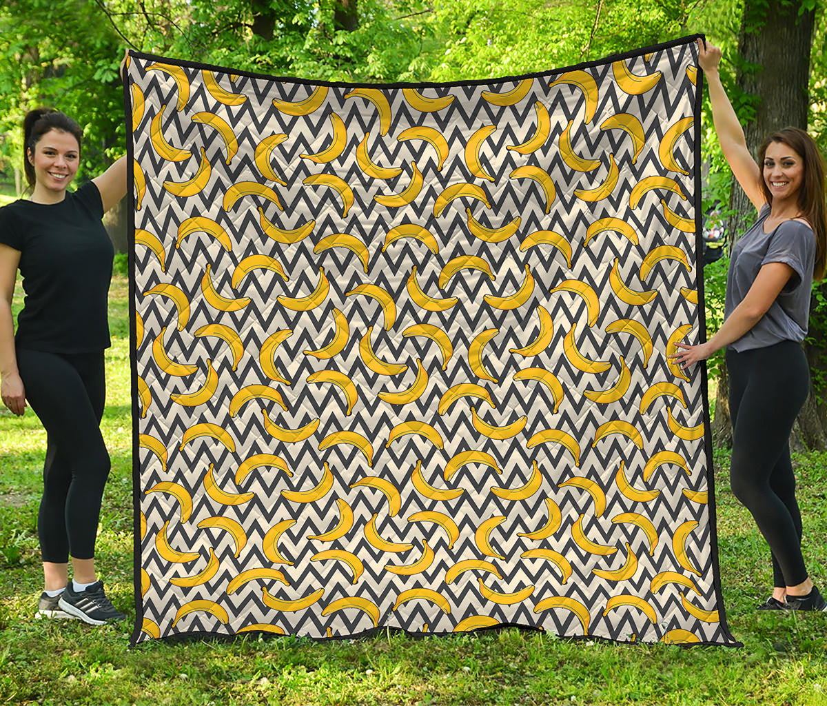Zigzag Banana Pattern Print Quilt