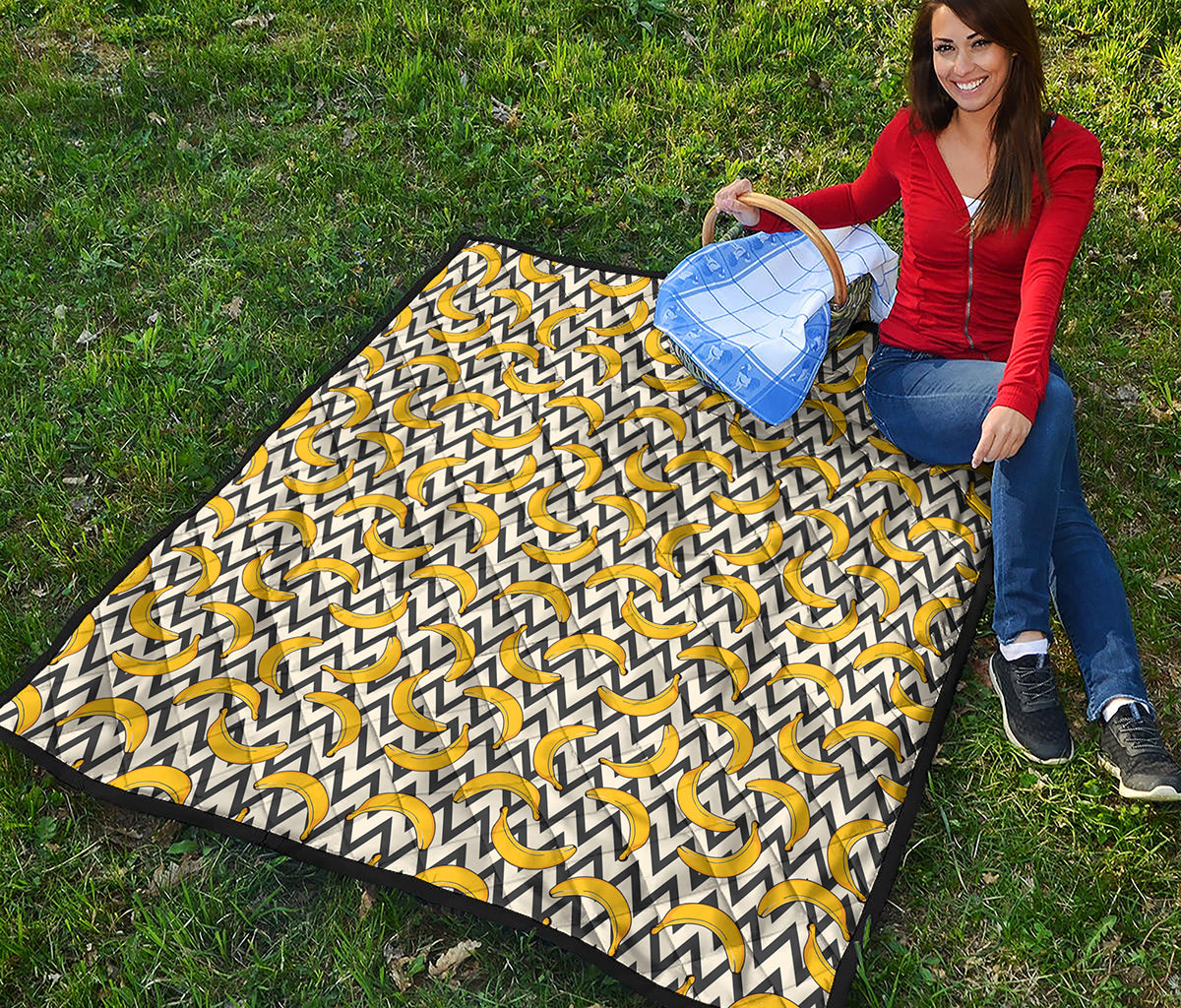 Zigzag Banana Pattern Print Quilt