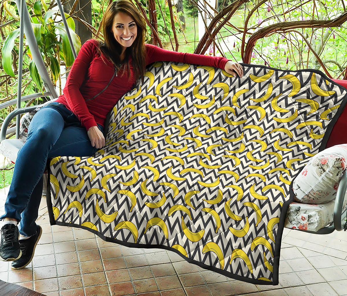 Zigzag Banana Pattern Print Quilt