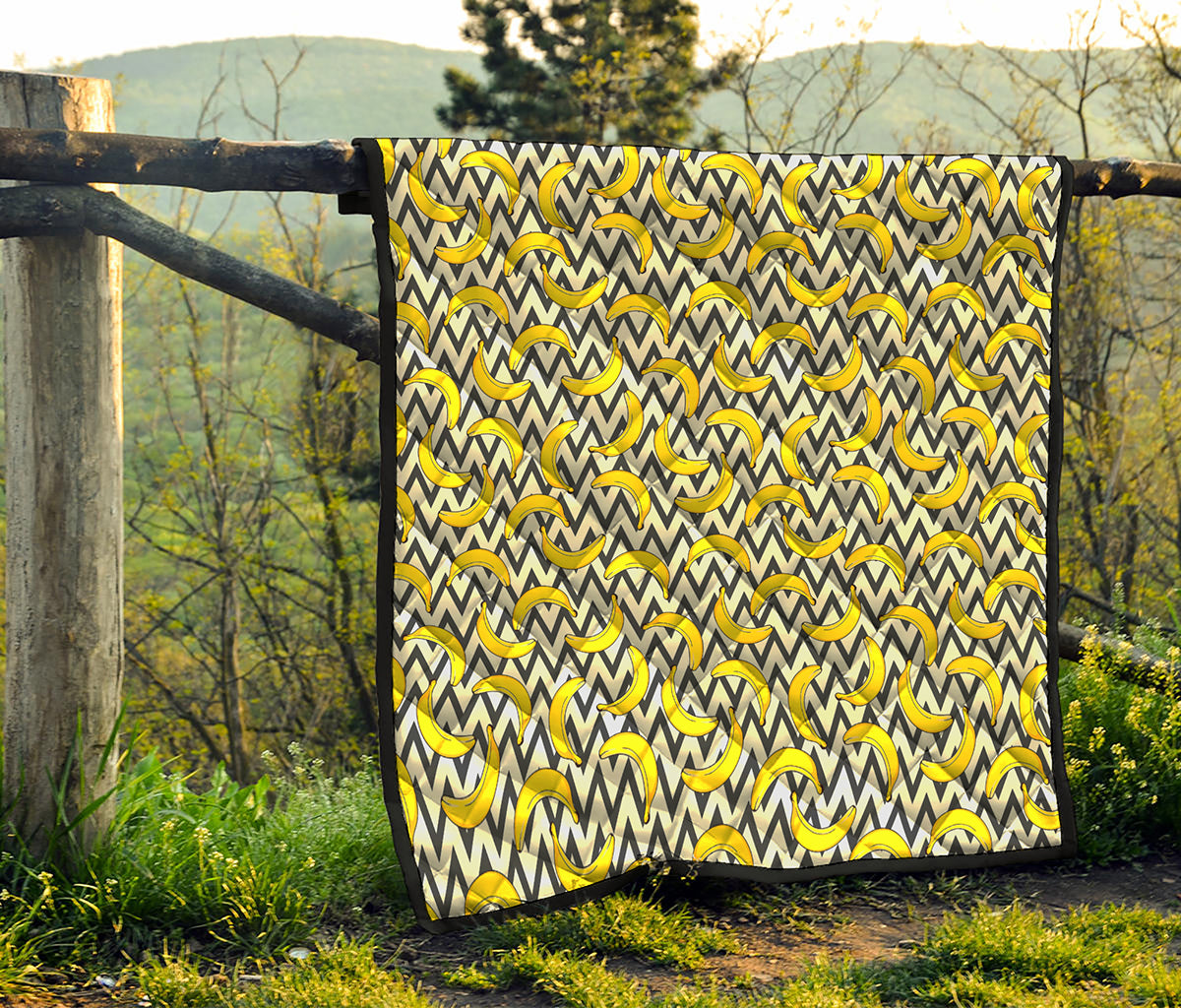 Zigzag Banana Pattern Print Quilt