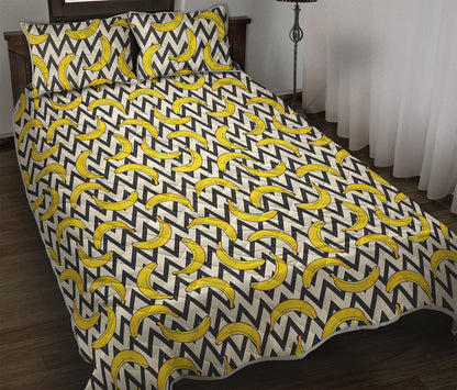 Zigzag Banana Pattern Print Quilt Bed Set
