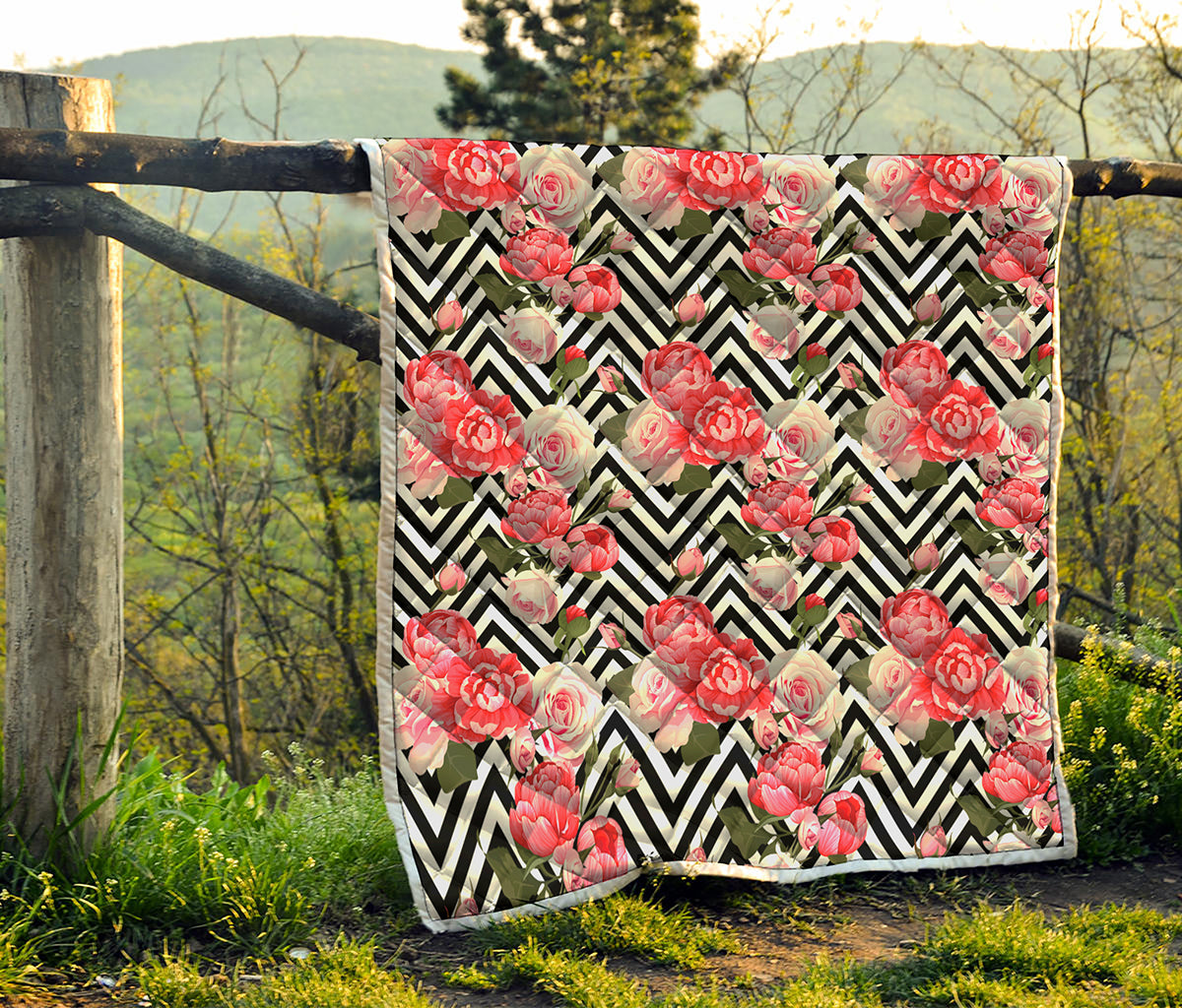 Zigzag Peony And Rose Pattern Print Quilt