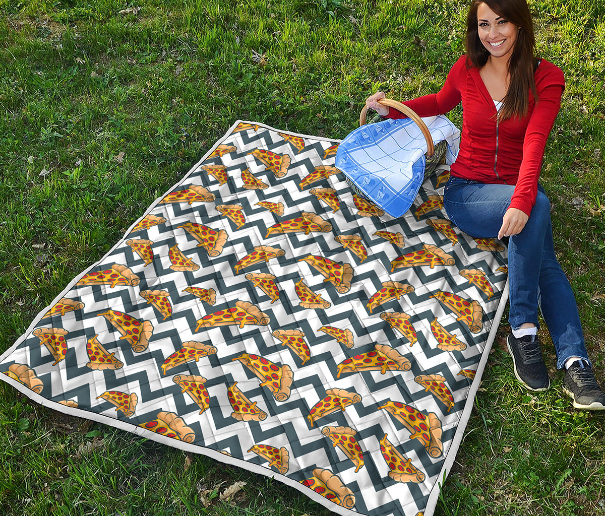 Zigzag Pizza Pattern Print Quilt