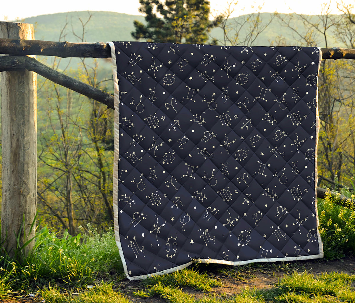 Zodiac Star Signs Pattern Print Quilt