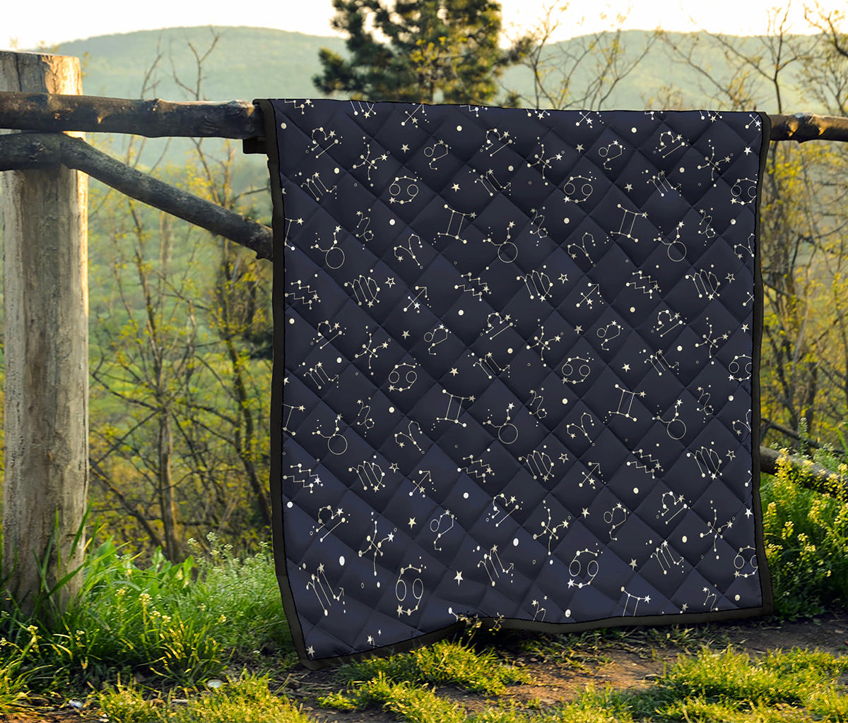 Zodiac Star Signs Pattern Print Quilt